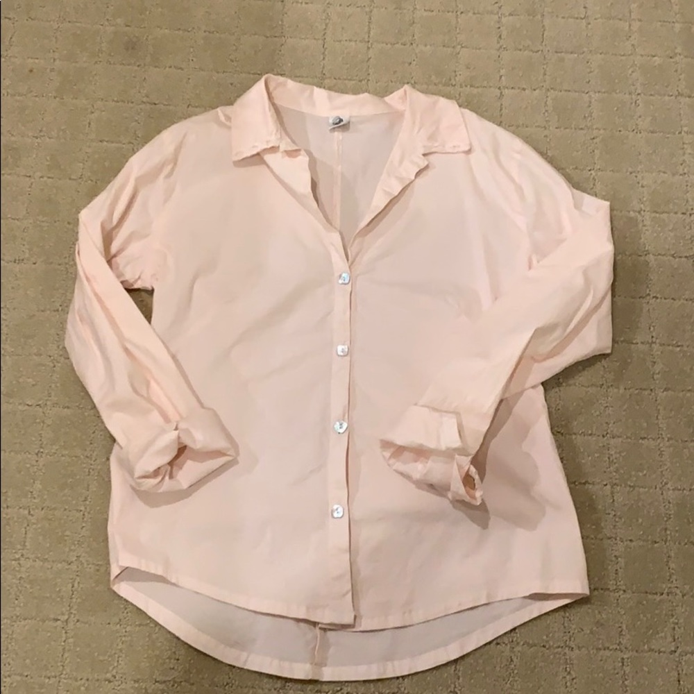 Light pink blouse, mother pearl square buttons